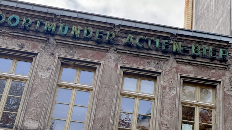 Fassade mit Schriftzug Dortmunder Actien-Bier